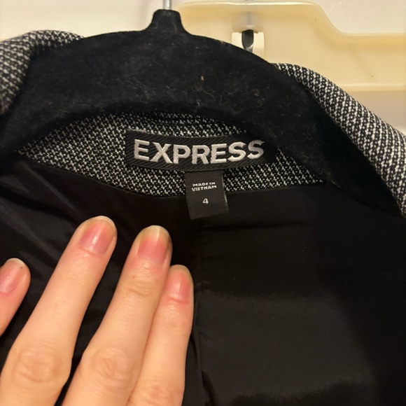 Express Suit - Picture 9 of 9